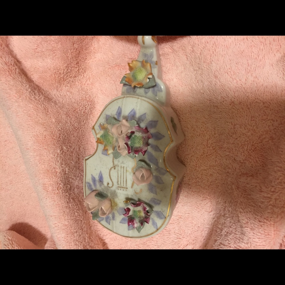 This a classy, porcelain ashtray carrier.